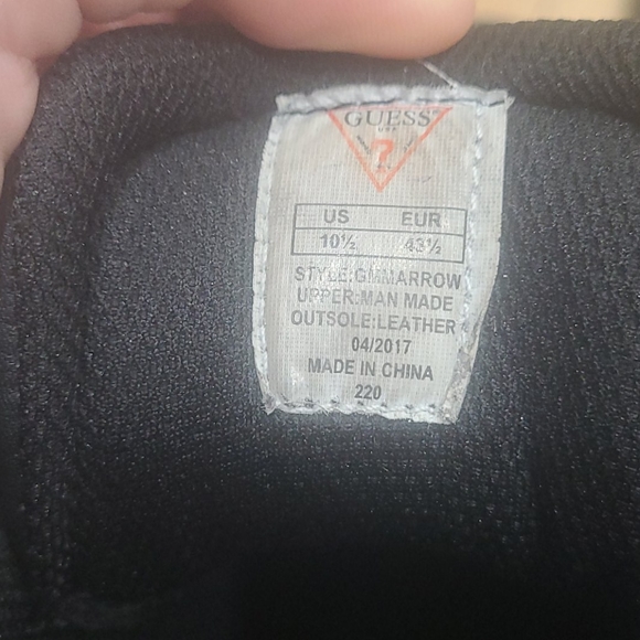 Used Black/Gold Guess mens sneakers 10.5🔥 - Picture 6 of 9